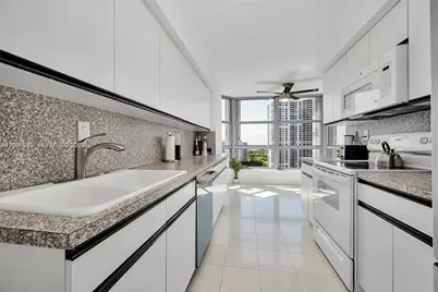19101 NE 36th Ct #2206, Aventura, FL 33180 - Photo 9