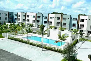 2505 NE 193rd St, Miami, FL 33180 - Photo 3