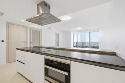 1000 Brickell Plz #3211, Miami, FL 33131 - Photo 77