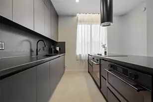 984 SW 10th St, Miami, FL 33130 - Photo 11