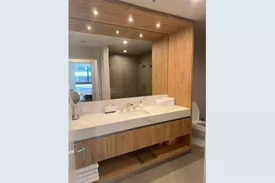 11 NE 6th St #705, Miami, FL 33132 - Photo 13