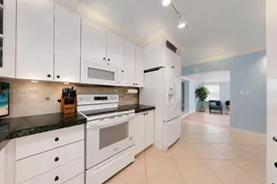 635 NW 97th Pl, Miami, FL 33172 - Photo 11