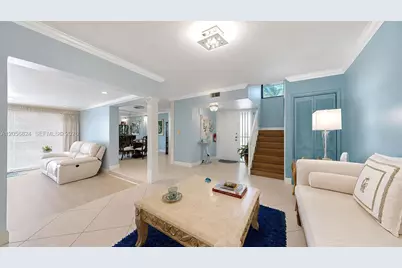 635 NW 97th Pl, Miami, FL 33172 - Photo 5