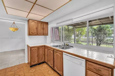 4770 SW 70th Ter, Davie, FL 33314 - Photo 13