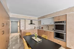 2457 Collins Ave, Miami Beach, FL 33140 - Photo 15