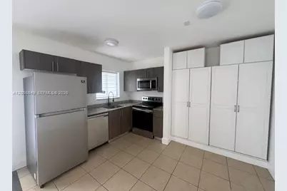 920 SE 2nd Ave #7, Hallandale Beach, FL 33009 - Photo 3