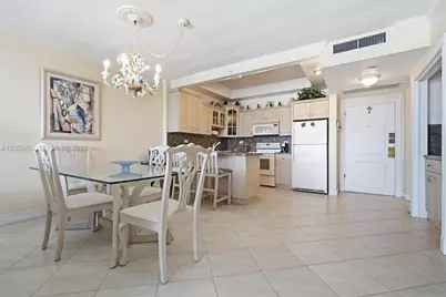5601 Collins Ave #1723, Miami Beach, FL 33140 - Photo 9