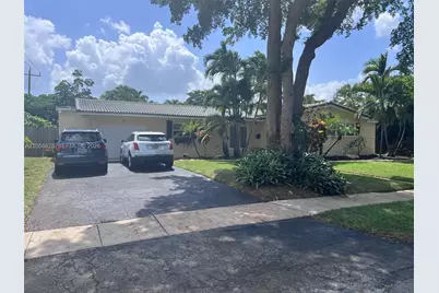880 Azalea Ct, Plantation, FL 33317 - Photo 1