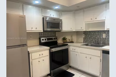 300 Bayview Dr #207, Sunny Isles Beach, FL 33160 - Photo 9