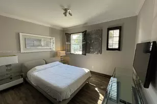 610 8th St, Miami Beach, FL 33139 - Photo 13
