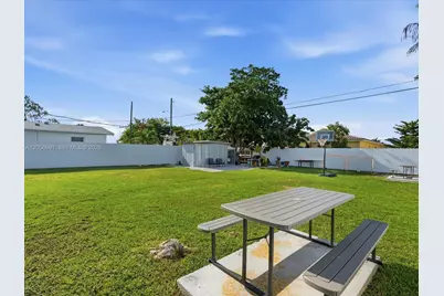 827 SW 3rd St, Florida City, FL 33034 - Photo 7