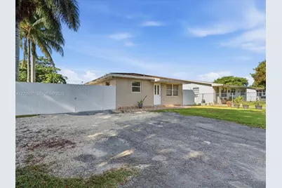 827 SW 3rd St, Florida City, FL 33034 - Photo 3