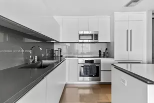 88 SW 7th St, Miami, FL 33130 - Photo 13