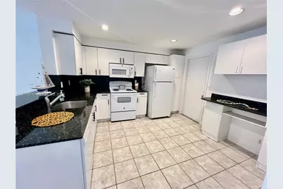 1387 Barcelona Way #3-26, Weston, FL 33327 - Photo 3