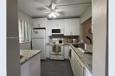 9450 Poinciana Pl #405, Davie, FL 33324 - Photo 5
