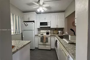 9450 Poinciana Pl, Davie, FL 33324 - Photo 5