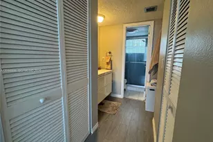 9450 Poinciana Pl, Davie, FL 33324 - Photo 9