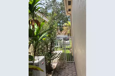 10854 Limeberry Dr, Cooper City, FL 33026 - Photo 17
