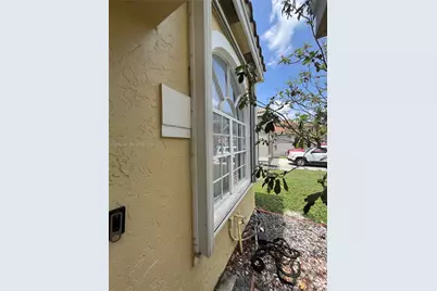 10854 Limeberry Dr, Cooper City, FL 33026 - Photo 7