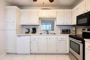301 NE 14th Ave, Hallandale Beach, FL 33009 - Photo 11
