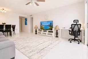 301 NE 14th Ave, Hallandale Beach, FL 33009 - Photo 13
