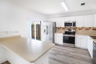 8949 SW 214th St, Cutler Bay, FL 33189 - Photo 11