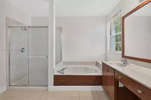 498 Cambridge Ln, Weston, FL 33326 - Photo 23