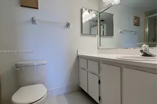 9520 Seagrape Dr, Davie, FL 33324 - Photo 13