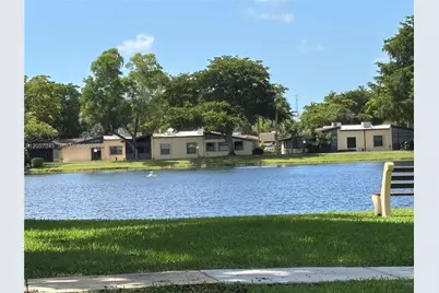 100 Ashbury Rd #107, Hollywood, FL 33024 - Photo 9