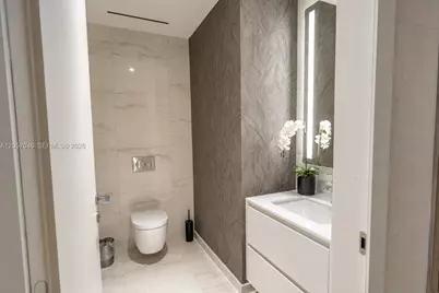 300 Biscayne Boulevard Way #3109W, Miami, FL 33131 - Photo 5
