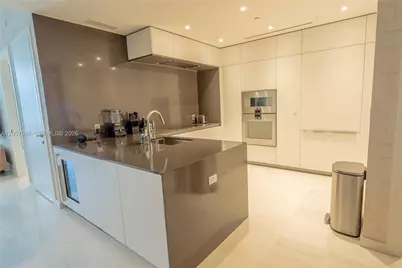 300 Biscayne Boulevard Way #3109W, Miami, FL 33131 - Photo 9