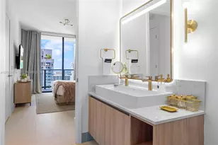 159 NE 6th St, Miami, FL 33132 - Photo 21