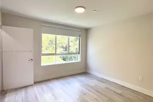 2555 NE 193rd St, Miami, FL 33180 - Photo 13