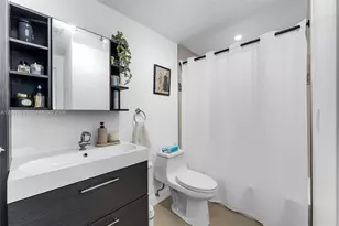18336 NW 68th Ave, Hialeah, FL 33015 - Photo 15