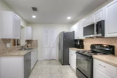 9521 NW 18th Mnr, Plantation, FL 33322 - Photo 11
