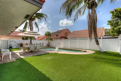 9521 NW 18th Mnr, Plantation, FL 33322 - Photo 15