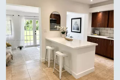 585 NE 121st St, North Miami, FL 33161 - Photo 7