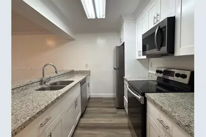 1071 Windward Dr #0, Pembroke Pines, FL 33026 - Photo 23