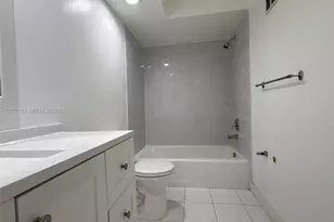 1071 Windward Dr, Pembroke Pines, FL 33026 - Photo 15