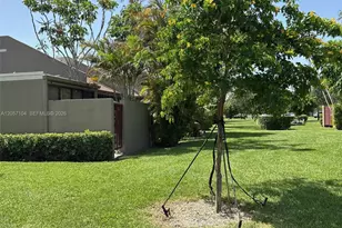 1071 Windward Dr, Pembroke Pines, FL 33026 - Photo 5