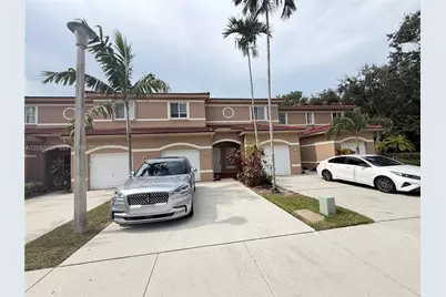 7663 N Southwood Cir, Davie, FL 33328 - Photo 1