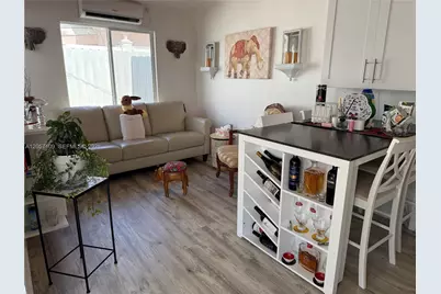 10571 SW 27th St, Miami, FL 33165 - Photo 17