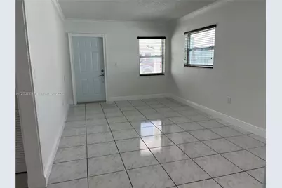 10571 SW 27th St, Miami, FL 33165 - Photo 5