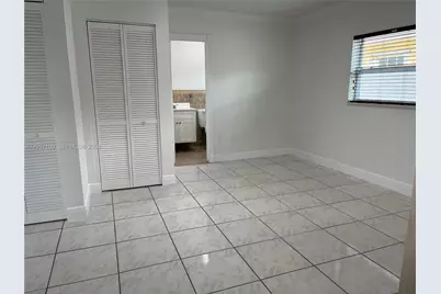 10571 SW 27th St, Miami, FL 33165 - Photo 7