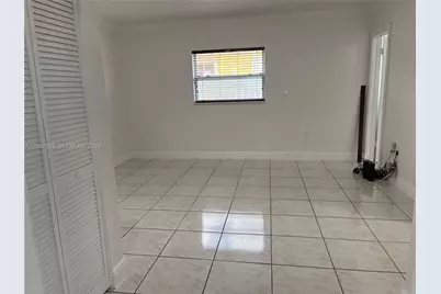 10571 SW 27th St, Miami, FL 33165 - Photo 9