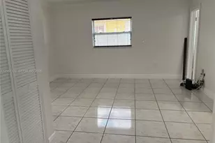 10571 SW 27th St, Miami, FL 33165 - Photo 9