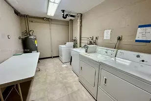 800 NE 195th St, Miami, FL 33179 - Photo 29