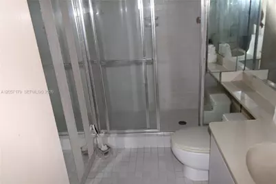 1000 Quayside Ter #1807, Miami, FL 33138 - Photo 11