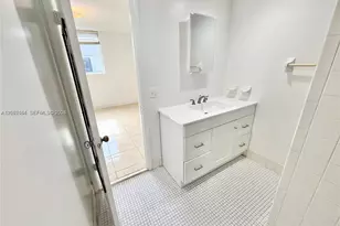 10090 NW 80th Ct, Hialeah Gardens, FL 33016 - Photo 17