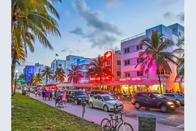 561 NE 172nd St, North Miami Beach, FL 33162 - Photo 15